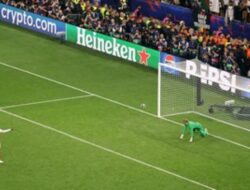 Terungkap! Mengapa Teknik Penalti Eze Dikritik Sang Legenda Gerrard