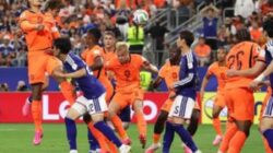 Dinding Baja Jepang Bikin Belanda Frustrasi, De Jong: “Puas!”