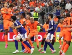 Dinding Baja Jepang Bikin Belanda Frustrasi, De Jong: “Puas!”