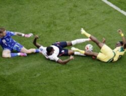 Drama VAR Piala Dunia: Queiroz Sebut Wasit Video Lagi Ngopi!